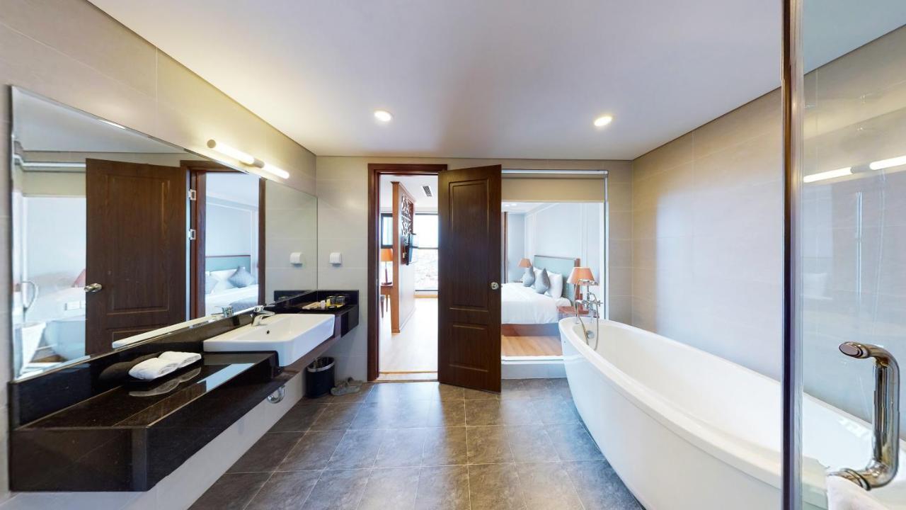 Cau Giay Hotel - By Bay Luxury هانوي المظهر الخارجي الصورة